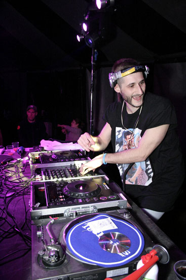 http://www.xyzbrighton.com/img/EDITLive_Kissy_Sellout_Unifest_Mike_Turnham_7.jpg