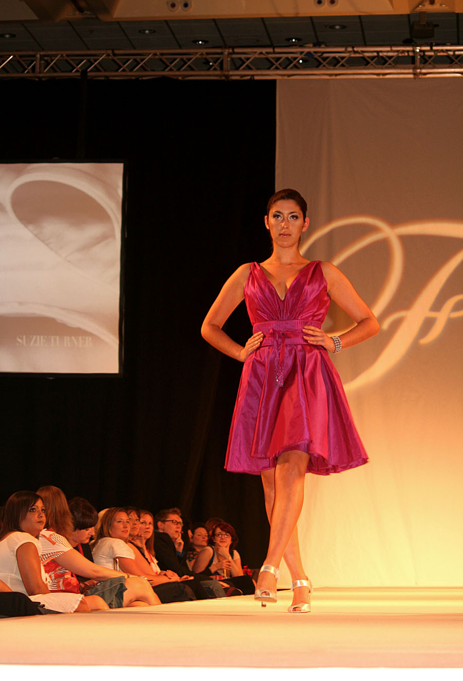 http://www.xyzbrighton.com/img/brighto%20frocks/Brighton_frocks_catwalk_hilton_hotel_220509_03.jpg