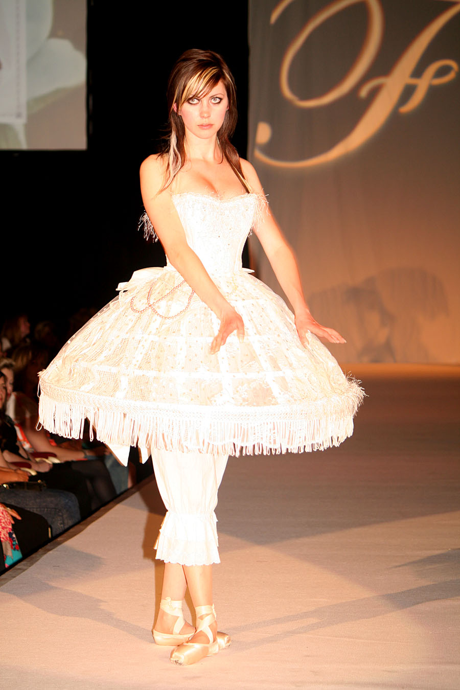 http://www.xyzbrighton.com/img/brighto%20frocks/Brighton_frocks_catwalk_hilton_hotel_220509_07.JPG