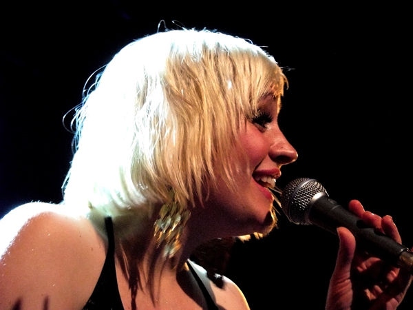 http://www.xyzbrighton.com/img/live_alice_russell_komedia_ed_isaacs_251009_09.jpg