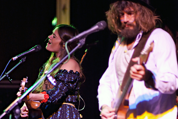 http://www.xyzbrighton.com/img/live_angus_and_julia_stone_duke_of_yorks_keith_trigwell_120410_10.jpg