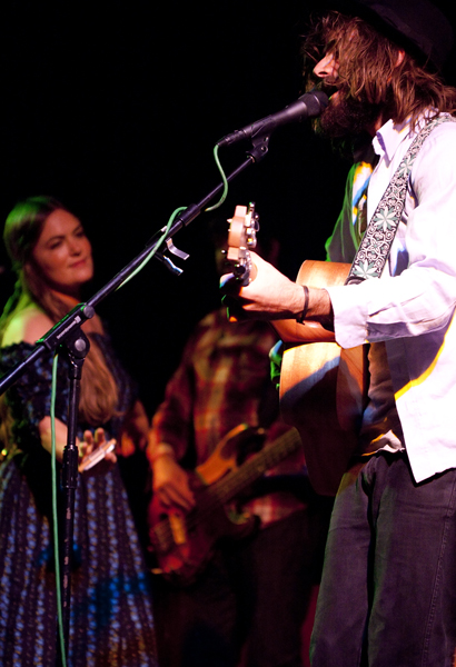 http://www.xyzbrighton.com/img/live_angus_and_julia_stone_duke_of_yorks_keith_trigwell_120410_13.jpg