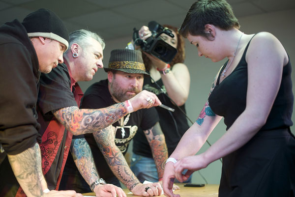 http://www.xyzbrighton.com/img/live_brighton_tattoo_convention_racecourse_emmest_310110_04.jpg