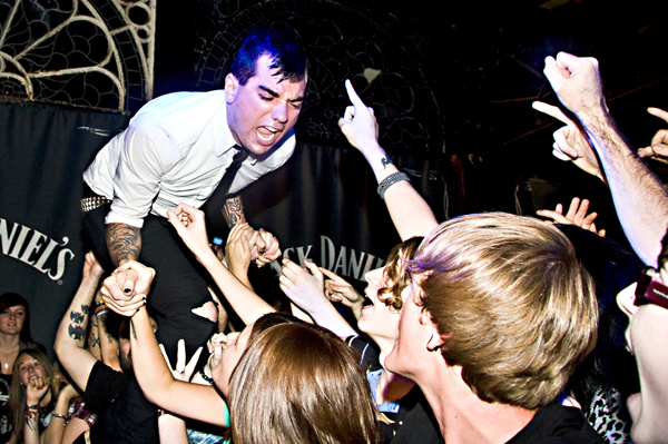 http://www.xyzbrighton.com/img/live_eastpak_antidote_anti_flag_concorde2_eleanor_breden_131009_08.jpg