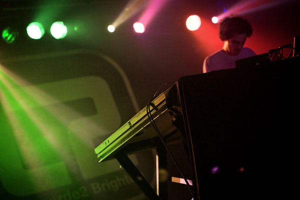 http://www.xyzbrighton.com/img/live_four_tet_concorde2_emmest_170310_01.jpg