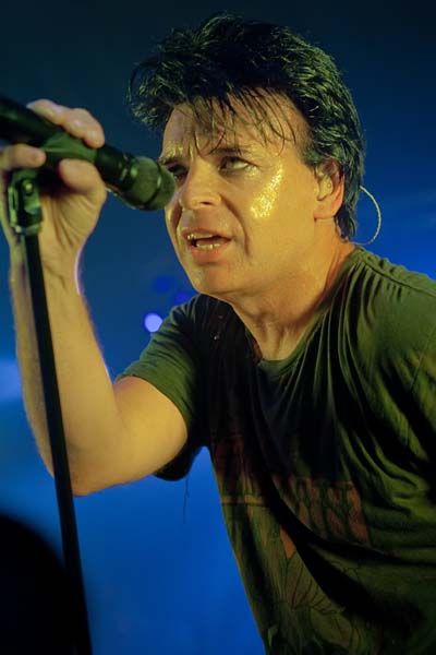 http://www.xyzbrighton.com/img/live_gary_numan_concorde2_keith_trigwell_290710_18.jpg