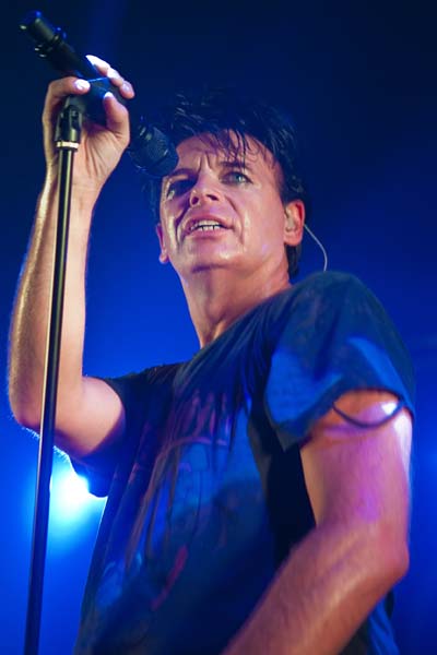 http://www.xyzbrighton.com/img/live_gary_numan_concorde2_keith_trigwell_290710_20.jpg