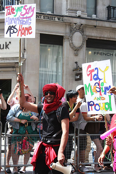 http://www.xyzbrighton.com/img/live_gaypride_london_liz_chambers_030710_05.jpg