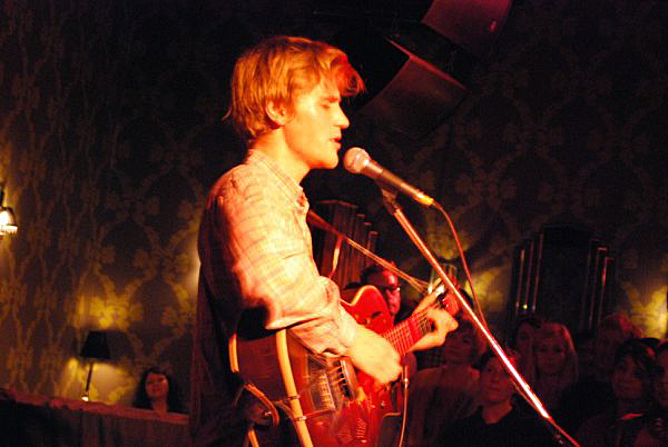 http://www.xyzbrighton.com/img/live_johnny_flynn_hanbury_rosy_johnson_281009_14.jpg