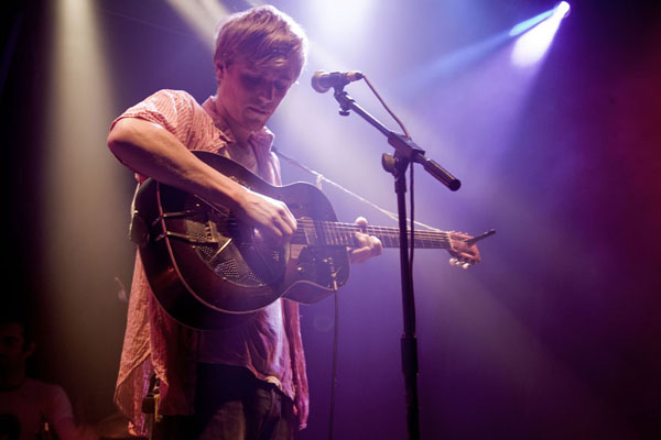 http://www.xyzbrighton.com/img/live_johnny_flynn_komedia_ruby_allcock_250510_03.jpg