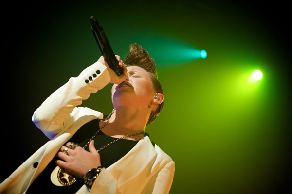 http://www.xyzbrighton.com/img/live_la_roux_brighton_dome_emmest_280410_09.jpg