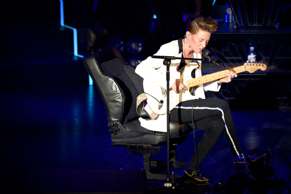 http://www.xyzbrighton.com/img/live_la_roux_brighton_dome_emmest_280410_10.jpg