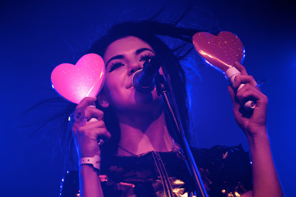 http://www.xyzbrighton.com/img/live_marina_and_the_diamonds_great_escape_concorde2_emmest_150510_16.jpg