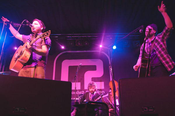 http://www.xyzbrighton.com/img/live_turin_brakes_concorde2_emmest_270310_09.jpg