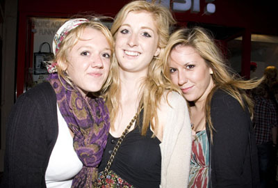 http://www.xyzbrighton.com/img/thinkgig_johnny_flynn_komedia_ruby_allcock_250510_03.jpg