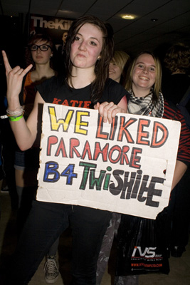 http://www.xyzbrighton.com/img/thinkgig_paramore_brighton_centre_ruby_allcock_171209_04.jpg