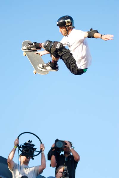 http://www.xyzbrighton.com/img/tony_hawk_and_friends_old_paddling_pool_210710_gus_manzano_25.jpg