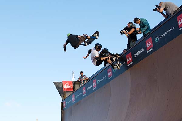 http://www.xyzbrighton.com/img/tony_hawk_and_friends_old_paddling_pool_210710_gus_manzano_42.jpg