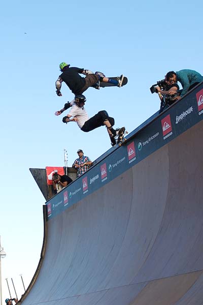 http://www.xyzbrighton.com/img/tony_hawk_and_friends_old_paddling_pool_210710_gus_manzano_43.jpg