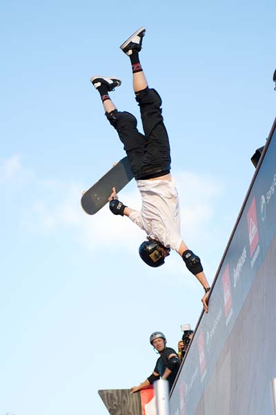 http://www.xyzbrighton.com/img/tony_hawk_and_friends_old_paddling_pool_210710_gus_manzano_45.jpg