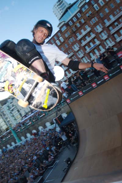 http://www.xyzbrighton.com/img/tony_hawk_and_friends_old_paddling_pool_210710_gus_manzano_49.jpg