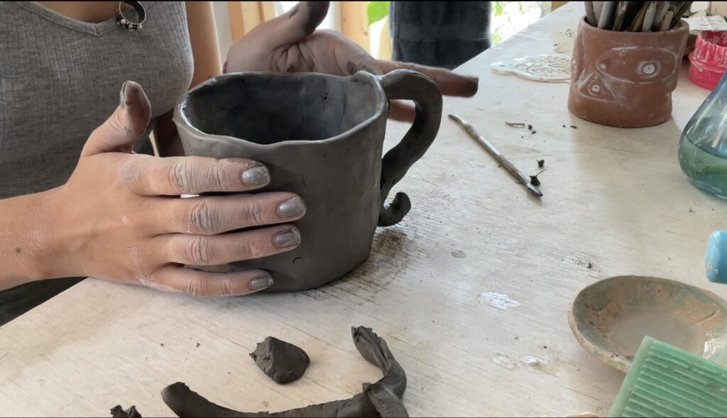 A creative afternoon to make your pottery piece at a very cosy clay studio.
